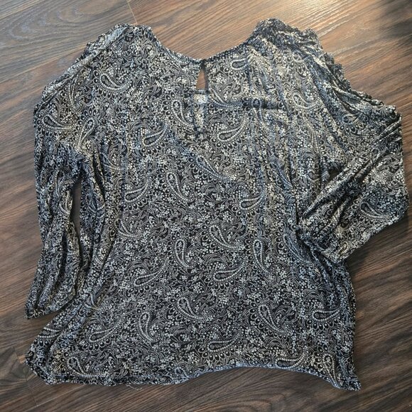 OLD NAVY Black & White Floral Long-Sleeved Cold Shoulder Blouse SIZE XXL - Picture 2 of 7